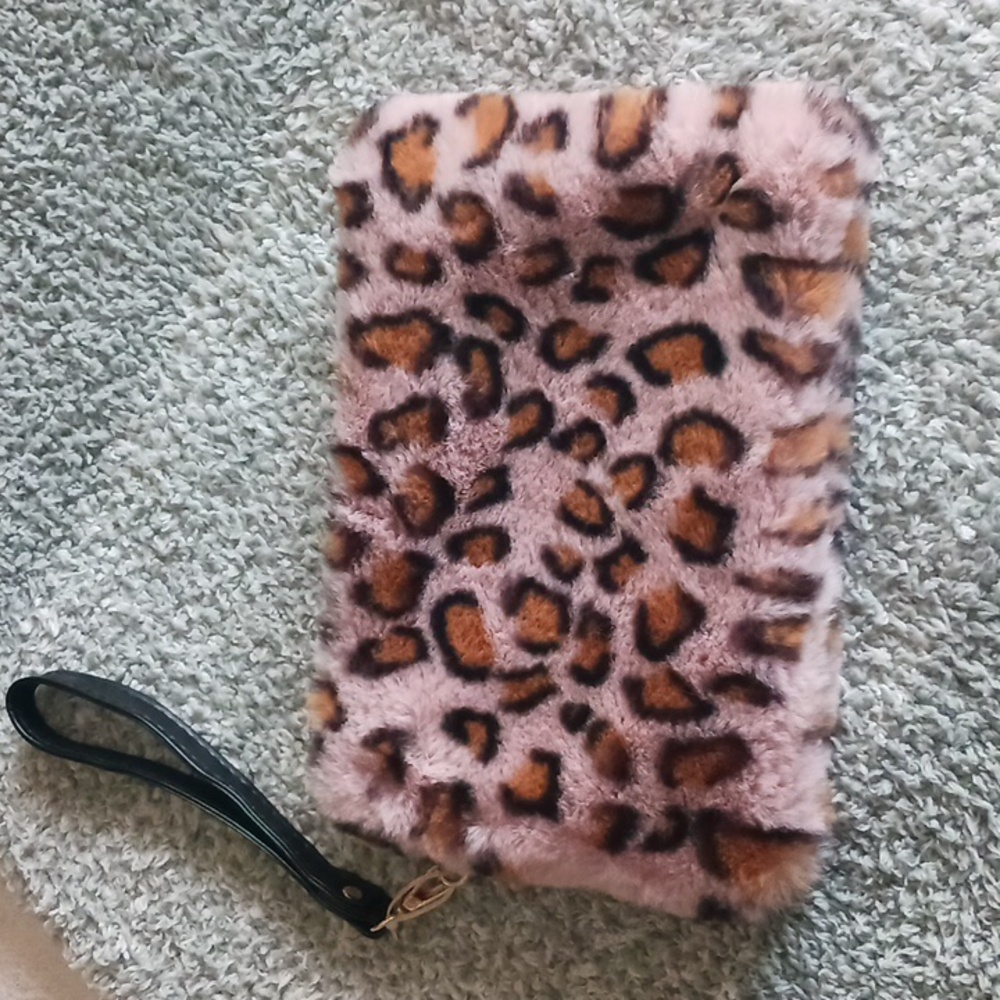 FURRY PINK ANIMAL PRINT WRISTLET POUCH